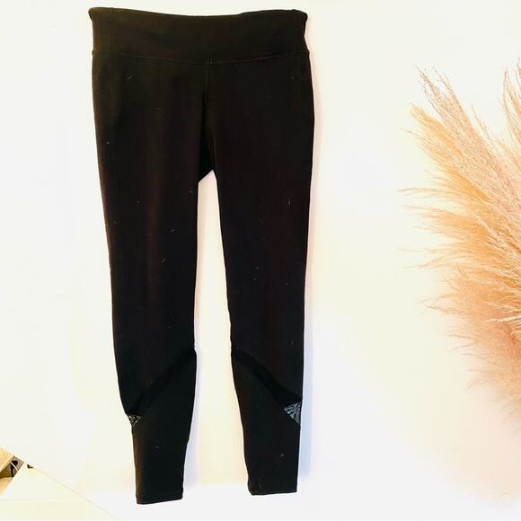 OLD NAVY Active Black Mesh Sheer Panel Cutout Strip High Rise Workout Leggings M - Picture 1 of 7